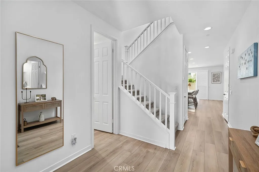 5 bed, 2640 sqft, $4,500 — Photo 3