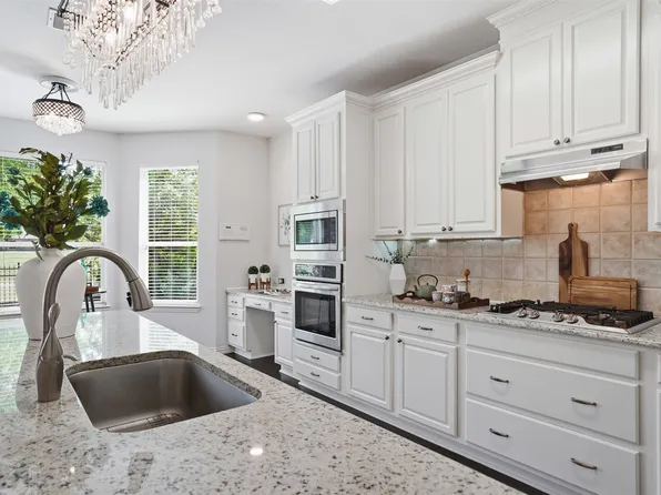 913 Royal Oaks Dr, McKinney, TX 75072