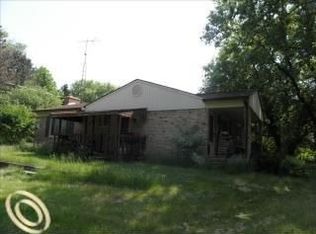 9390 Rattalee Lake Rd, Clarkston, MI 48348