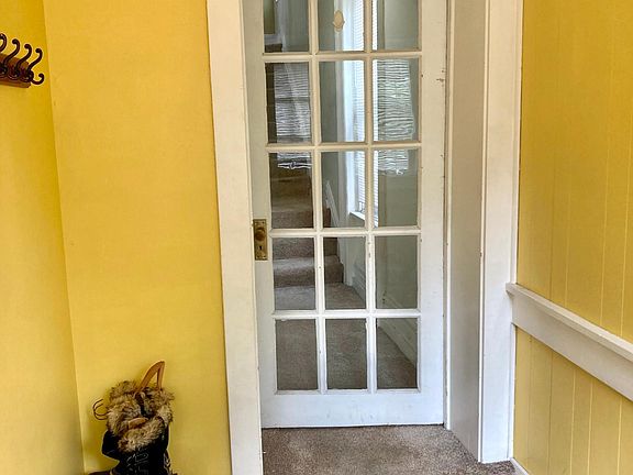 Bright entryway into apartment