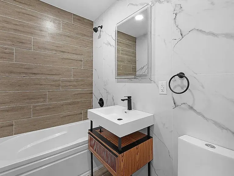 139 Meserole St #2R — Photo 8