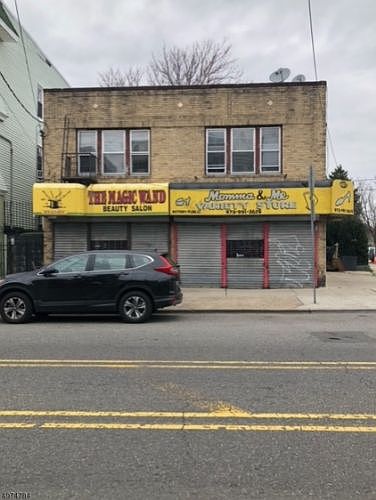2nd image of 497 Hawthorne Ave