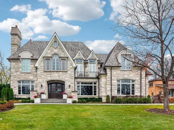 28 Sheffield Ln, Oak Brook, IL 60523