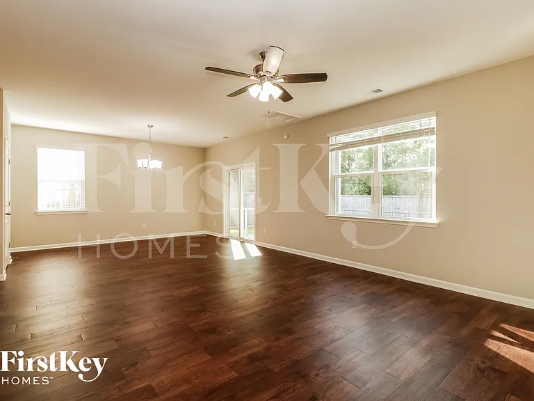 516 Glady Rd — Photo 2