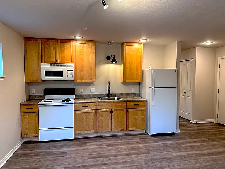 901 Spruce St #D — Photo 1