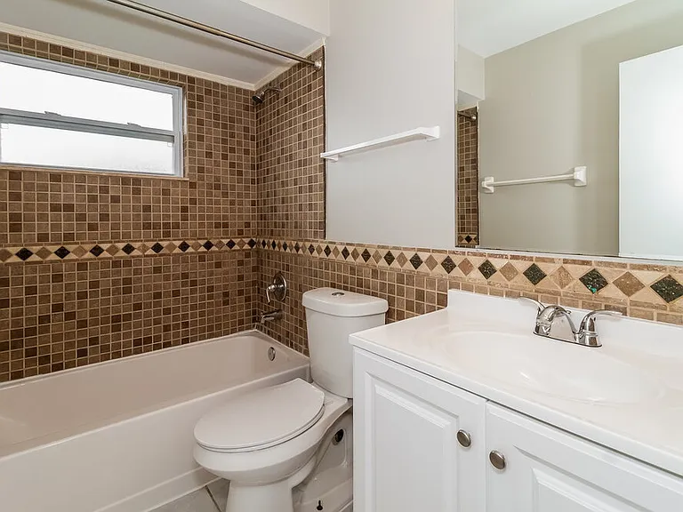 825 Virginia Woods Ln — Photo 14