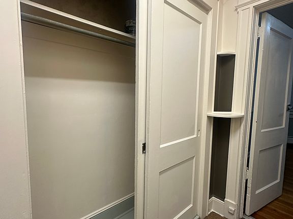 3rd image of 346 Victory Blvd #2nd