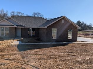 1992 Alpine Dr, Deatsville, AL 36022