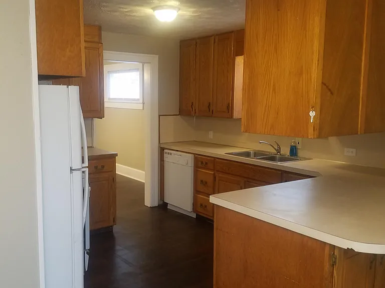 922 11th St NE — Photo 9