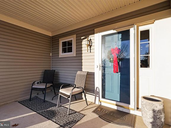 3rd image of 18 Begonia Ct