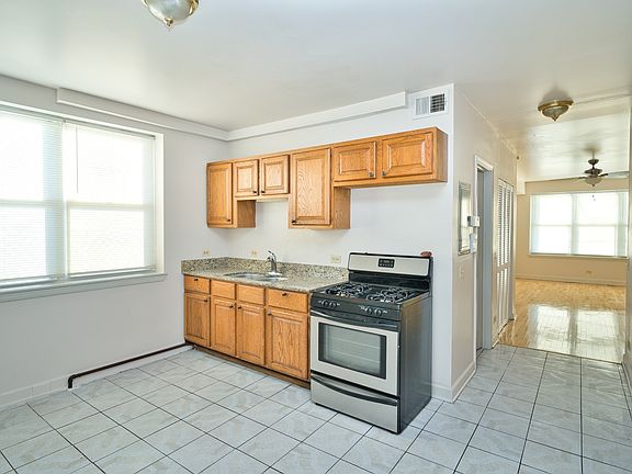 5th image of 4024 W Division St Unit 201