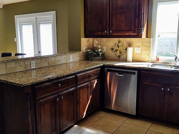 4th image of 3536 Cattlebaron Dr