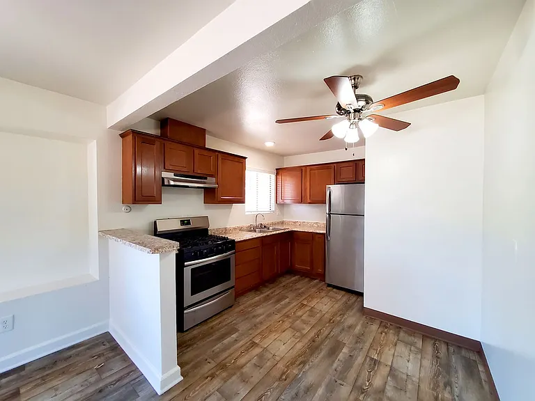 Town and Country Garden Apartments — Photo 15