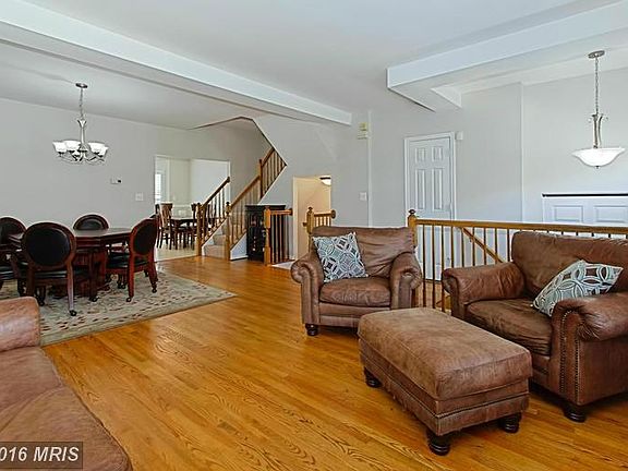3rd image of 7442 Heatherfield Ln