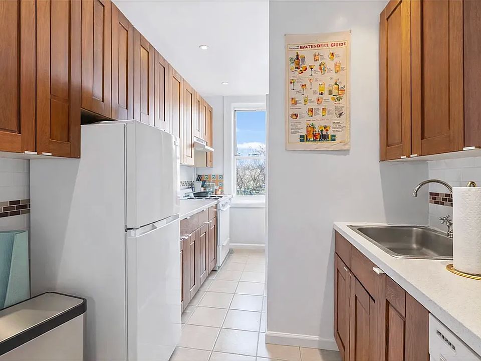 2nd image of 50 Horatio St APT 11