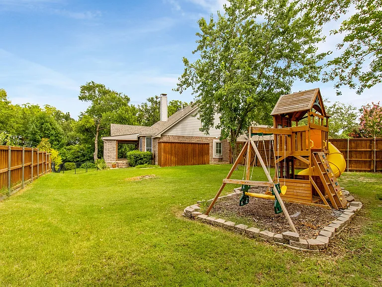 202 Stone Hollow Ct — Photo 36