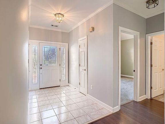 2nd image of 2110 Glenhurst Dr