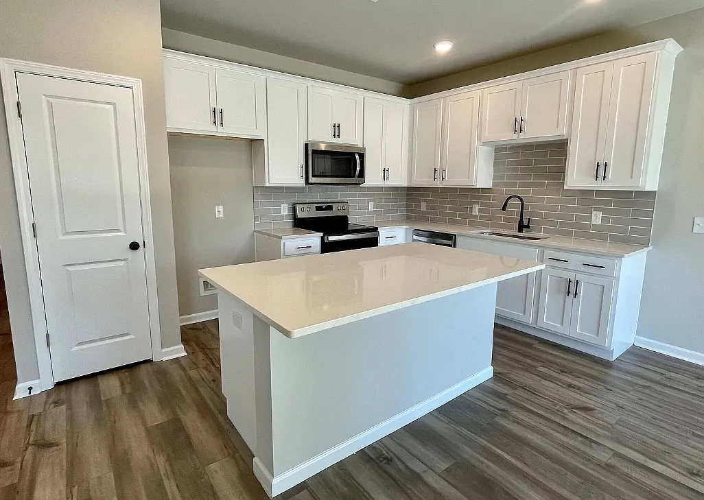 3 bed, 2.5 bath, 1415 sqft, $2,500 — Photo 1