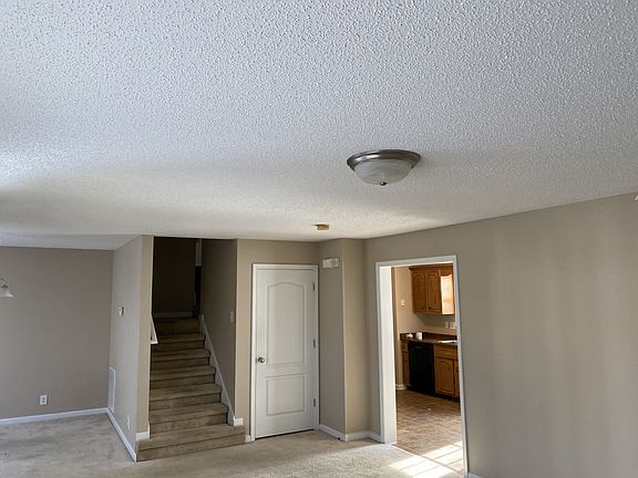 2nd image of 1400 Jenny Ln