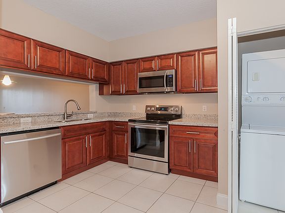3rd image of 27 Simonton Cir #27