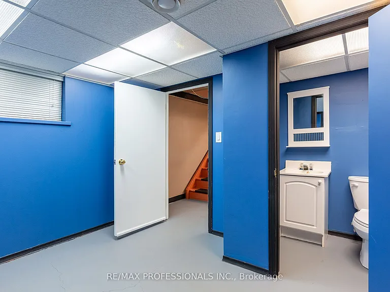 4 Runnymede Rd — Photo 31