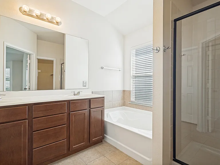 1212 Villa Paloma Blvd — Photo 17