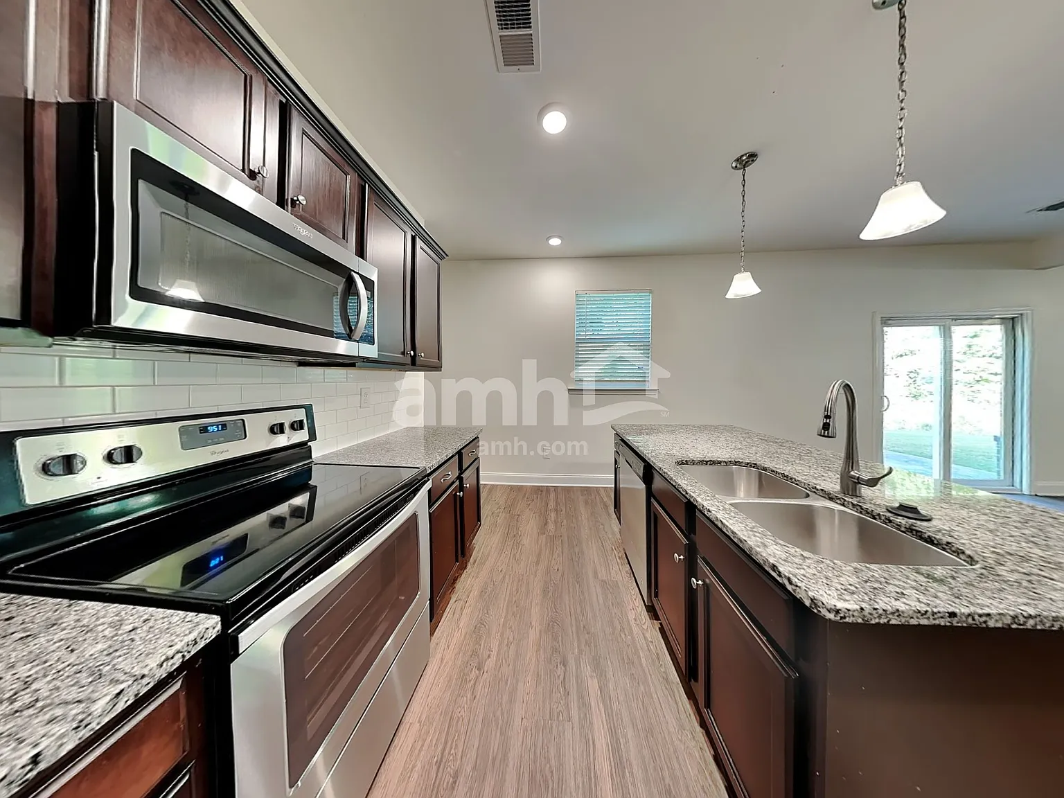 4 bed, 3.5 bath, 2489 sqft, $2,435 — Photo 3