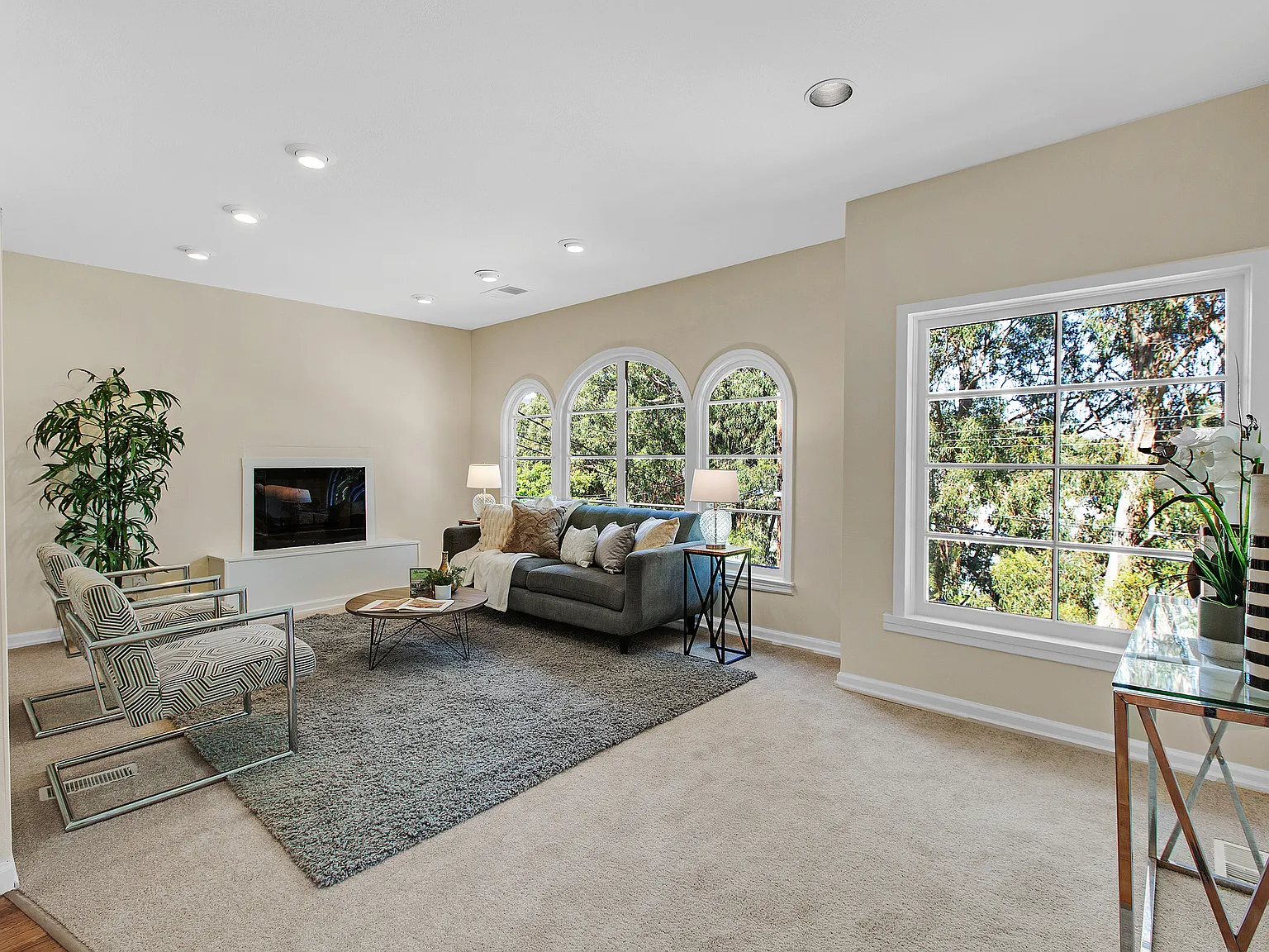 3 bed, 1600 sqft, $4,000 — Photo 2