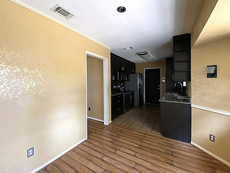 1613 Miranda Ave — Photo 6