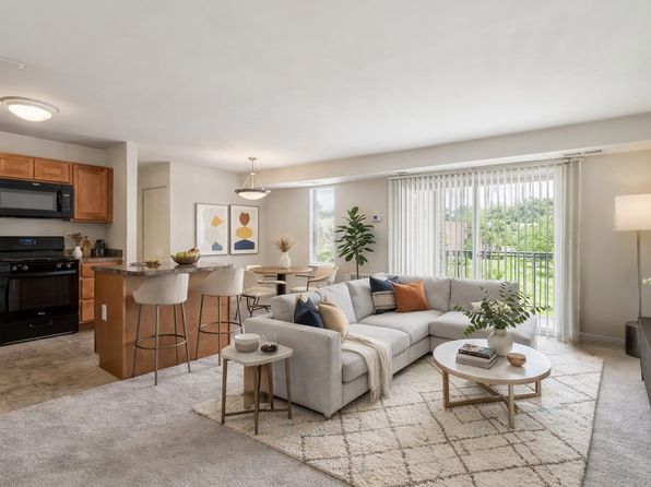 1 Duke Of Windsor Ct APT T4