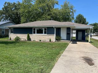 900 W Elm St, Olney, IL 62450