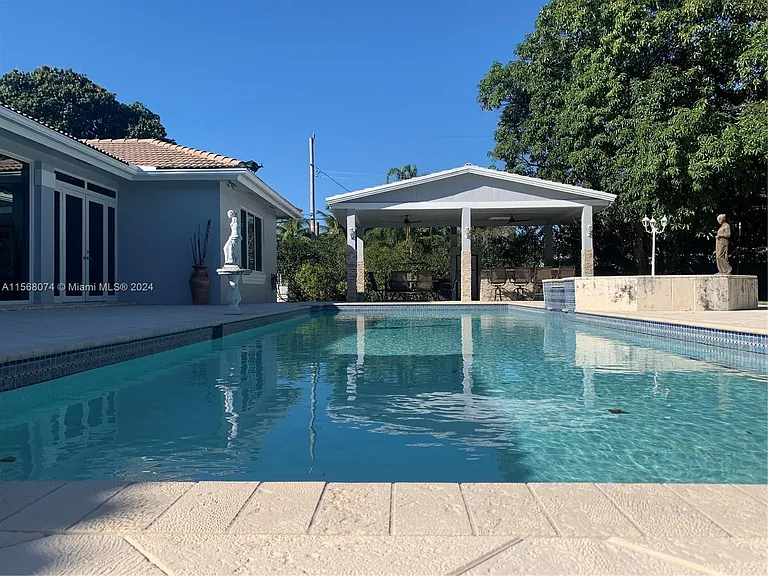 7625 SW 75th Ave — Photo 32