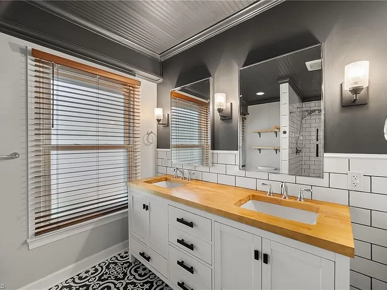 2083 Elizabeth Ave — Photo 12