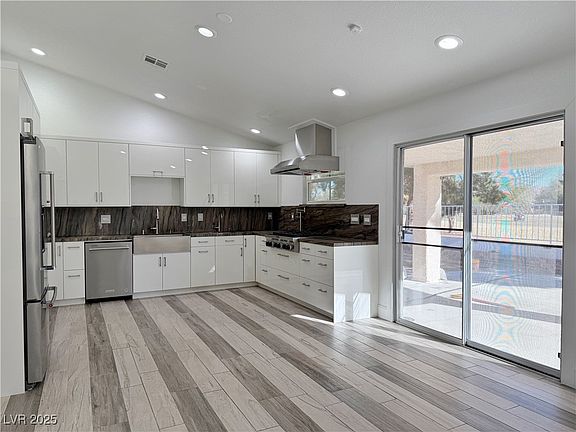 5th image of 3760 Yorba Linda Dr