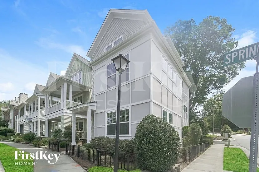 3 bed, 3.5 bath, 1935 sqft, $3,010 — Photo 3