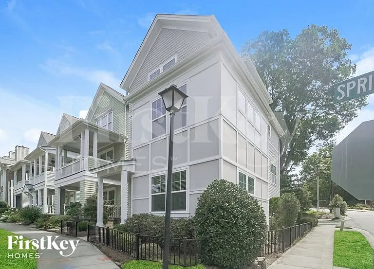 355 Spring St — Photo 3