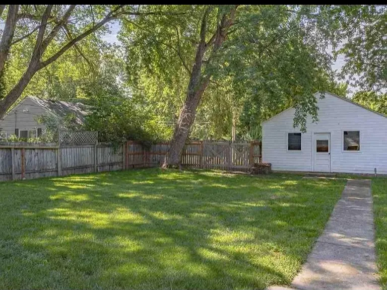 527 Bertrand St — Photo 29