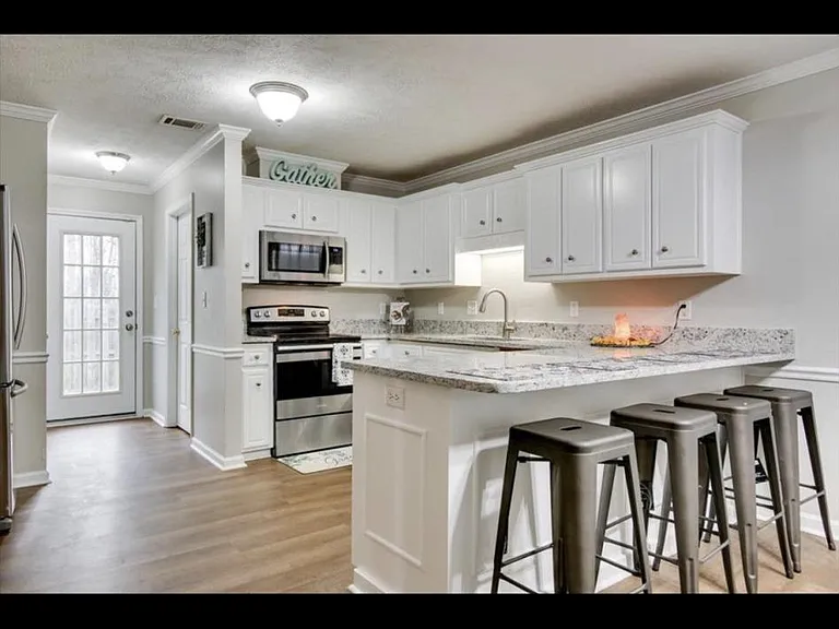 616 Goodale Ln — Photo 4