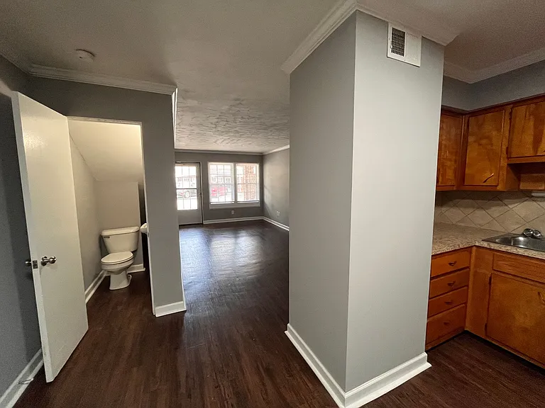 915 Moreland Dr — Photo 5
