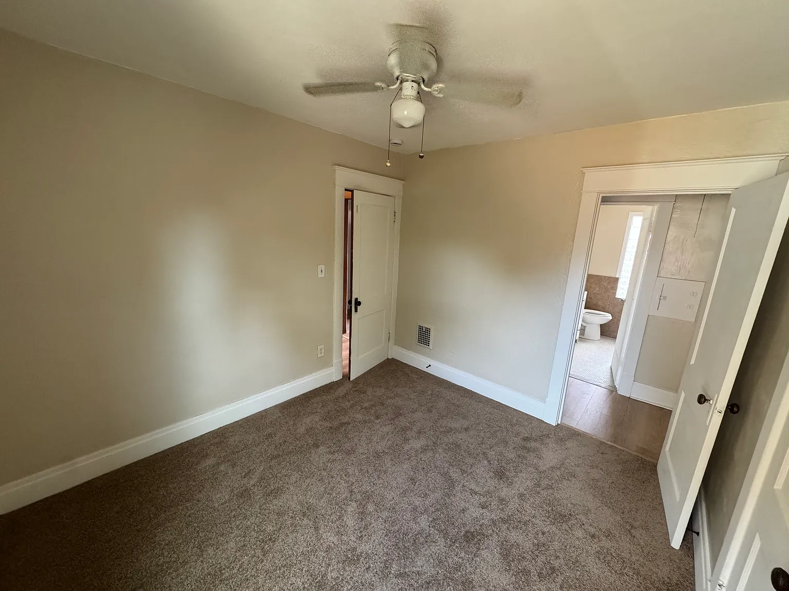 3 bed, 1100 sqft, $1,600 — Photo 4