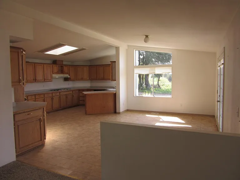1725 Shine Rd — Photo 4