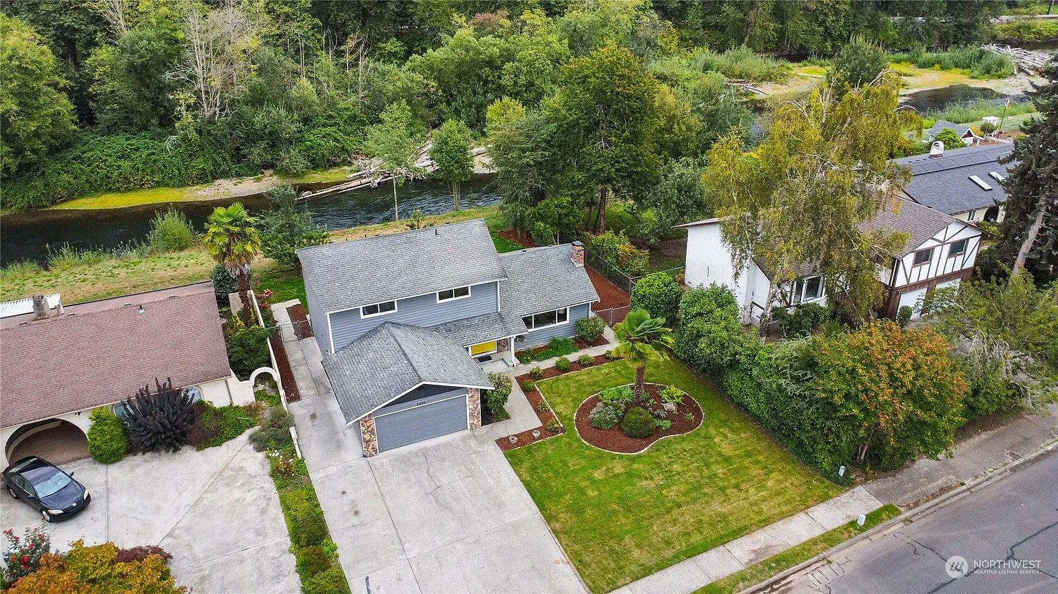 2010 Riverview Drive NE photo 1