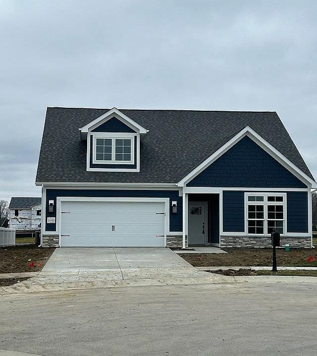 1st image of 690 Hazelwood Dr