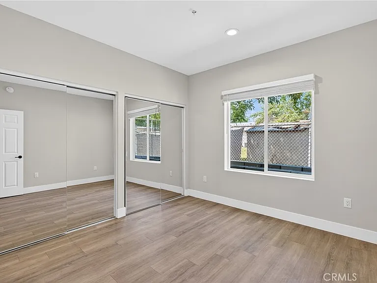 8414 Burnet Ave — Photo 13