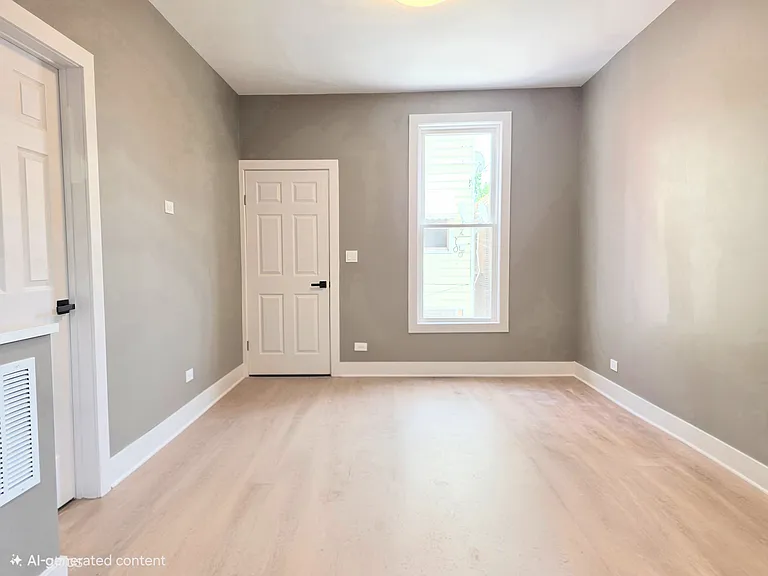2818 S Lowe Ave #RBD — Photo 2