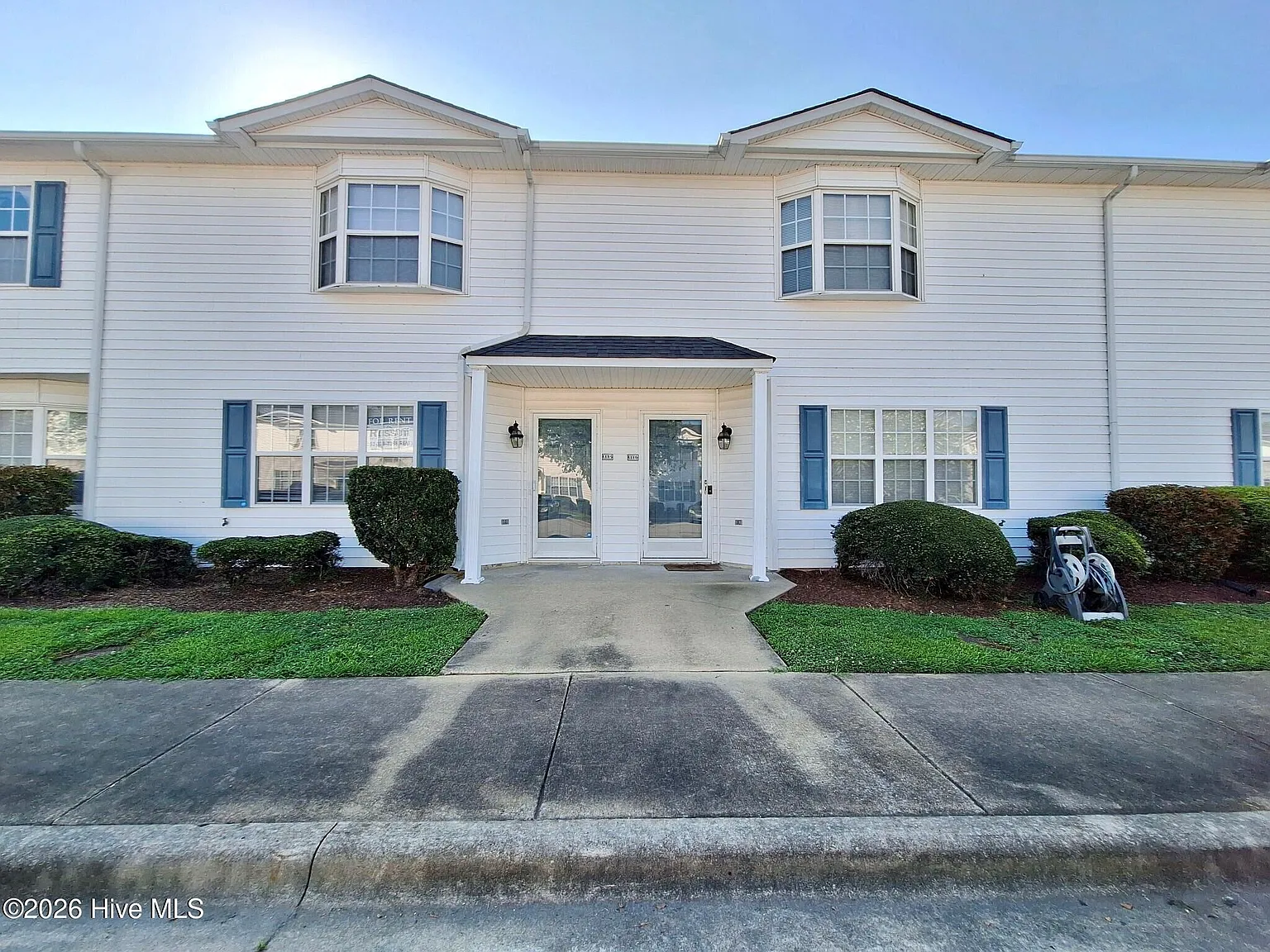3 bed, 2.5 bath, $1,200 — Photo 2