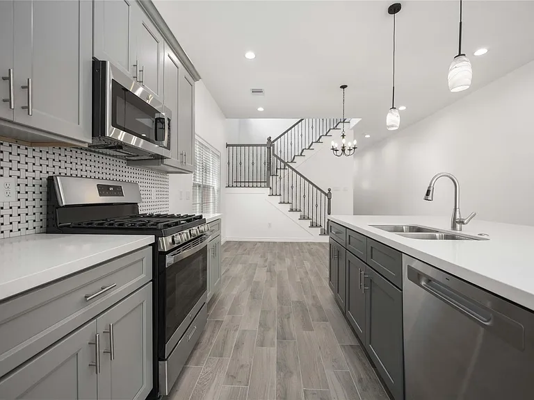 4406 Sterling St #B — Photo 9
