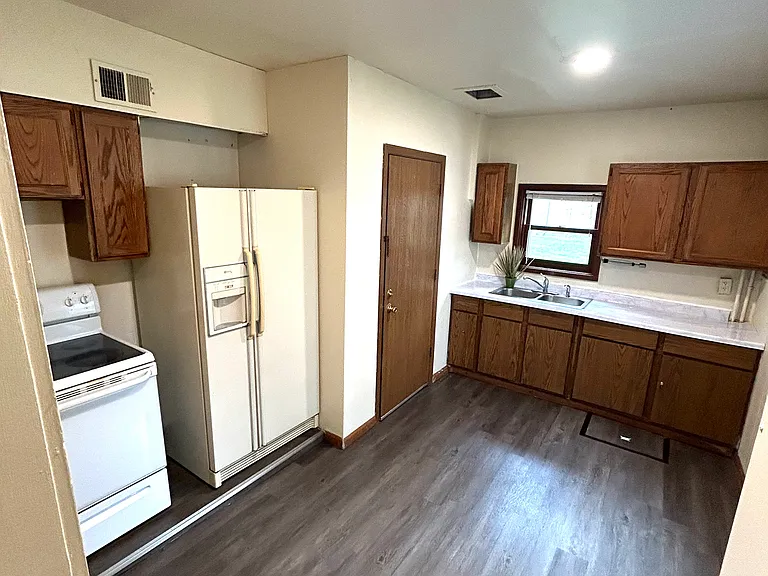 528 Union St #B — Photo 7