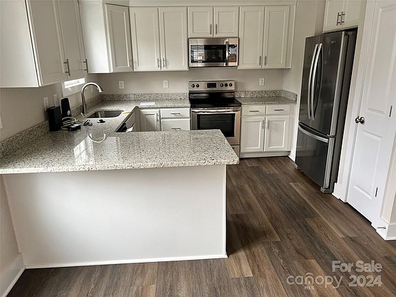 4th image of 519 Davis St