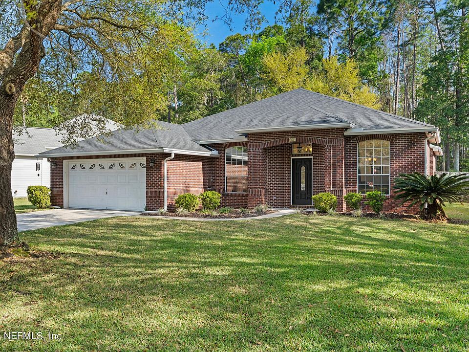 1st image of 824 W CUMBERLAND Court
